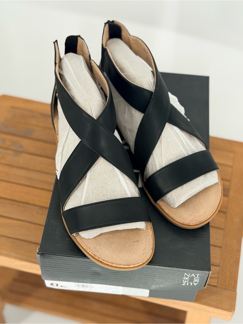 New NATURALIZER CINDI WOMENS Black Cross-Strap Leather Sandals SIZE 10W